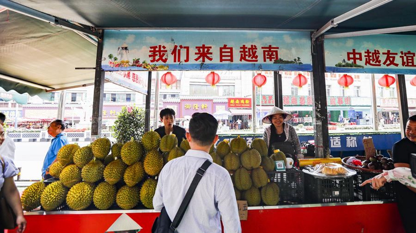 现场涌入的